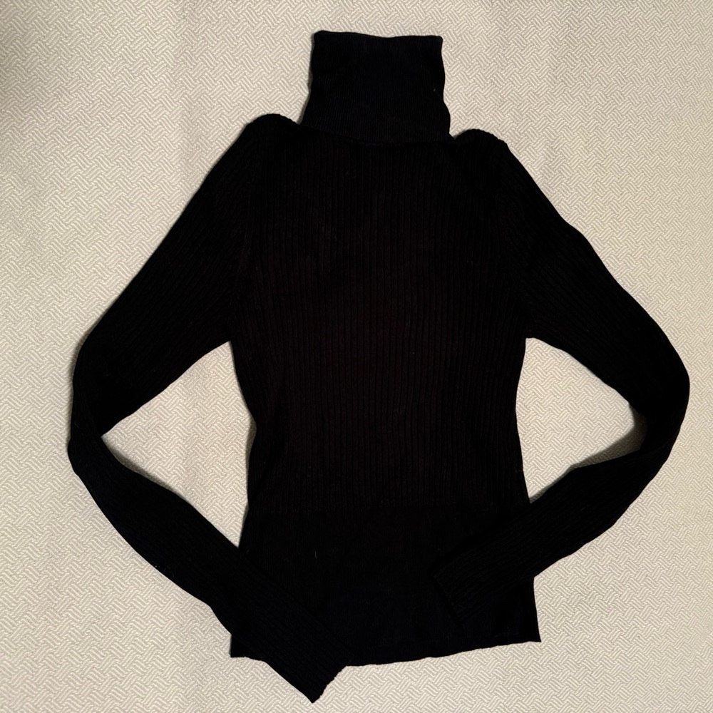 ZARA -M (more like a small) black ribbed turtle neck sweater.